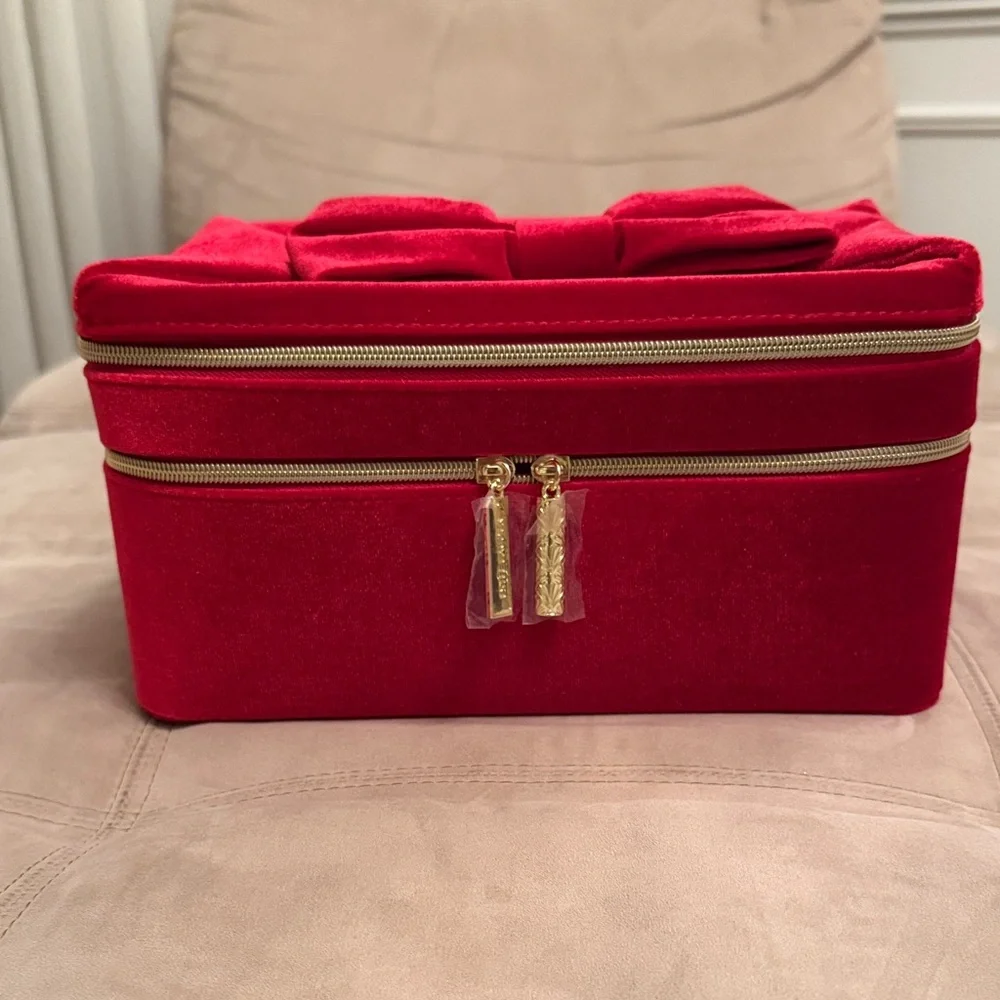 Estee’ Lauder Red Velvet Makeup Box with Bow, two compartments
